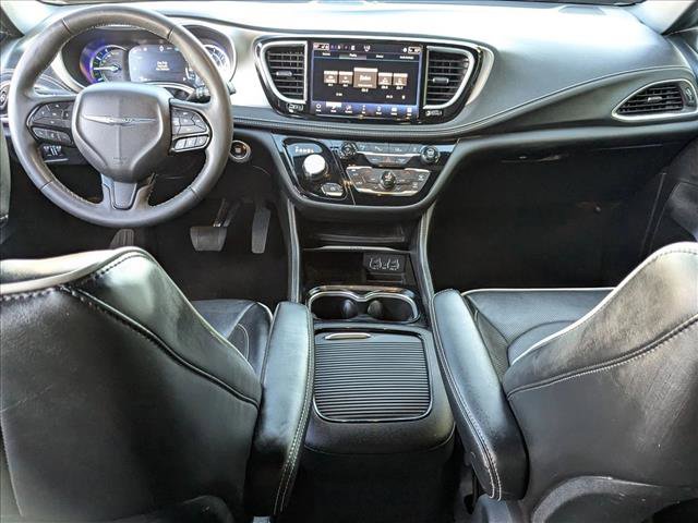 Used 2024 Chrysler Pacifica Premium image 17