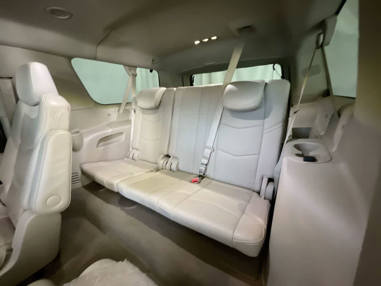 Used 2020 Cadillac Escalade ESV Luxury w/ LPO, Radiant Package AWD/4WD image 24