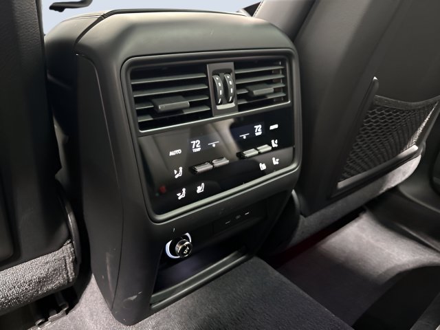 Used 2024 Porsche Cayenne S AWD/4WD image 28