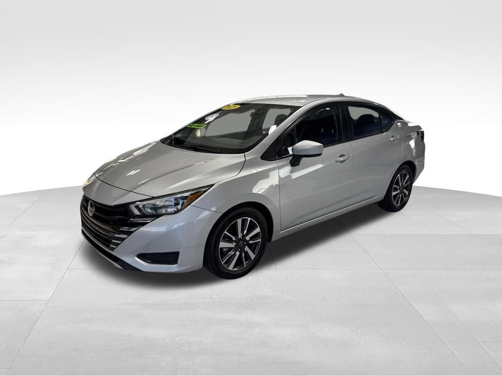 Used 2025 Nissan Versa SV FWD video 2