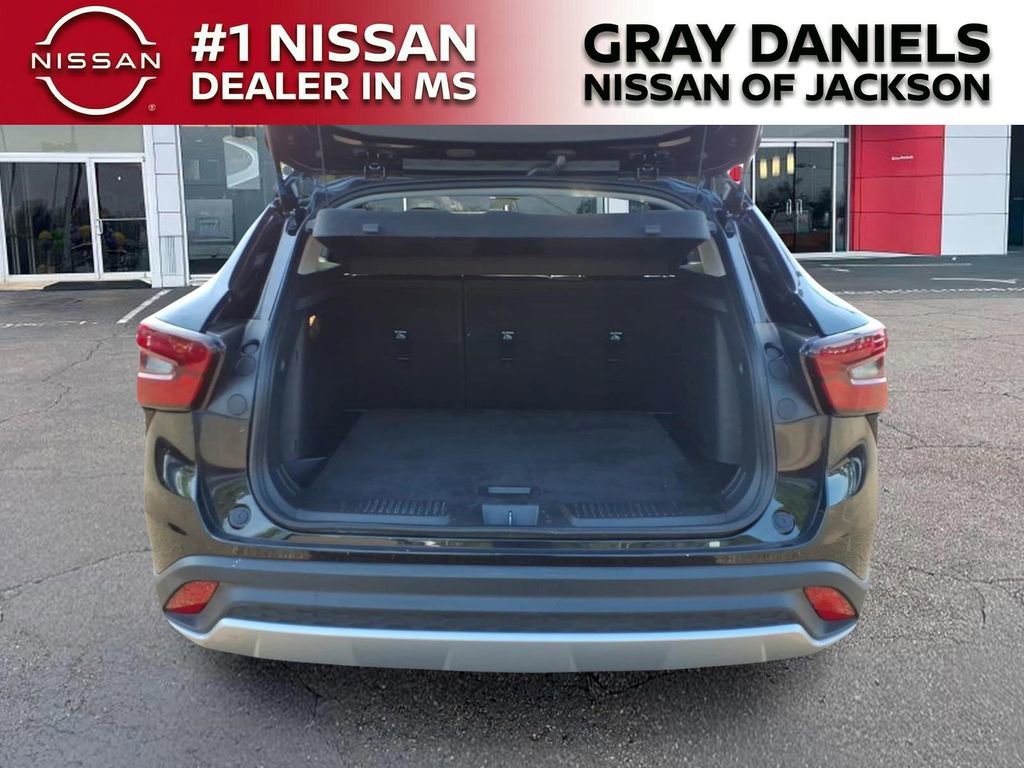 Used 2025 Chevrolet Trax LT w/ LT Convenience Package FWD image 8