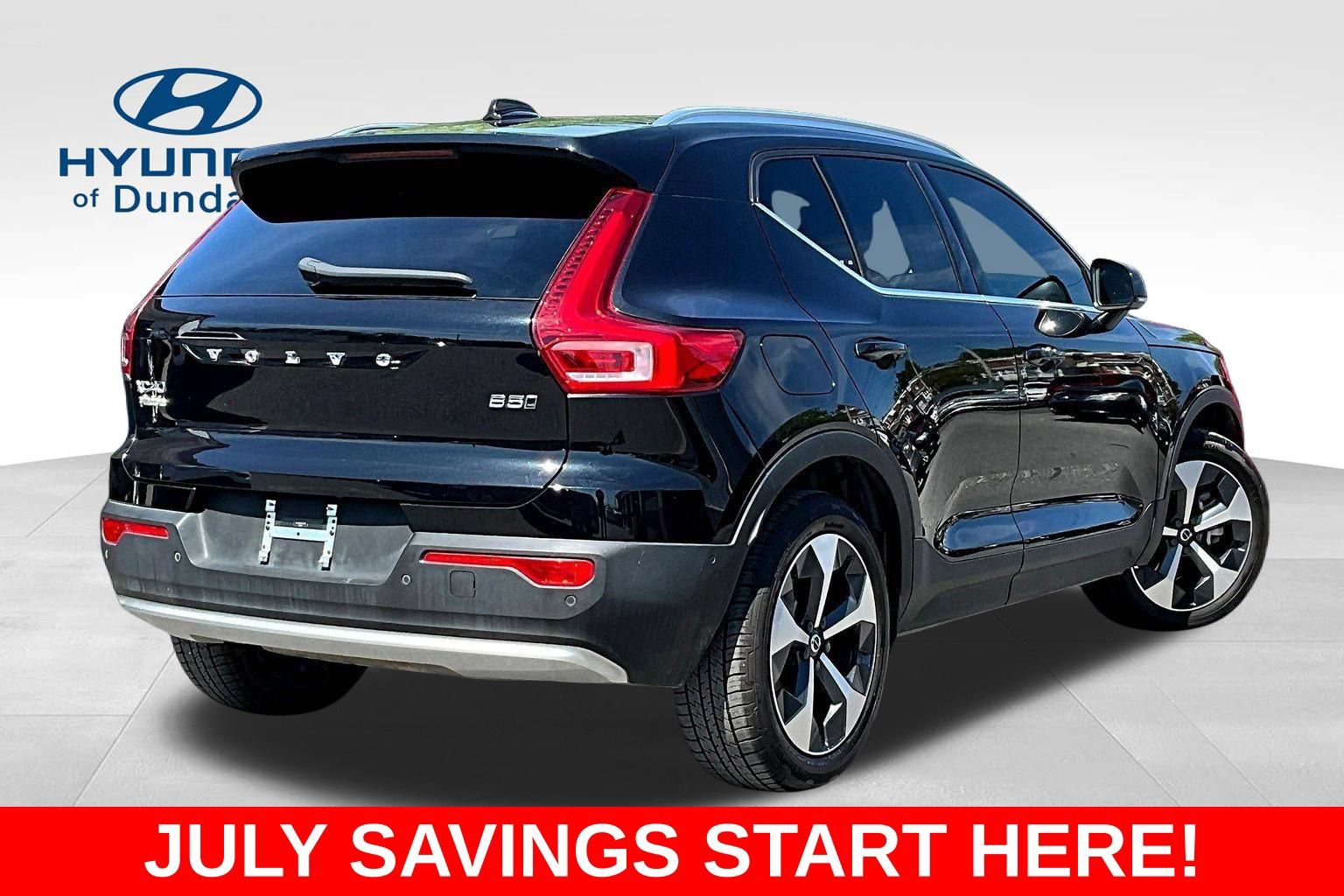Used 2024 Volvo XC40 B5 Plus AWD/4WD image 7
