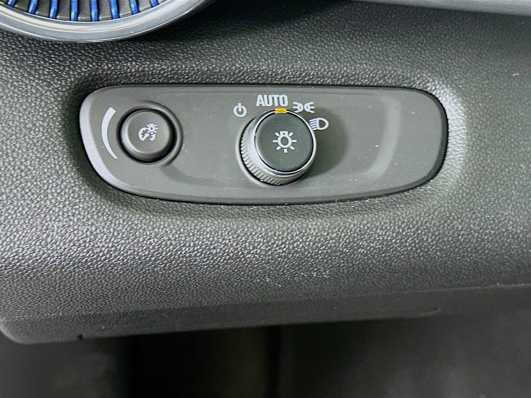 Used 2024 Chevrolet Trax LT FWD image 16