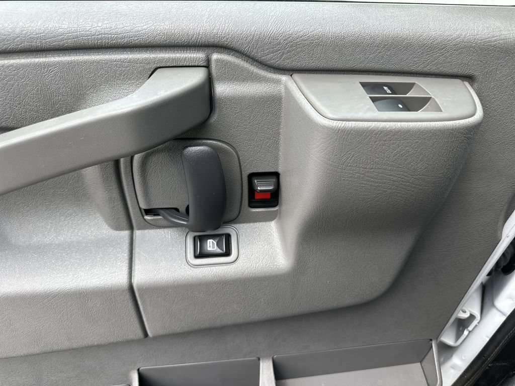 Used 2021 GMC Savana 2500 RWD image 22
