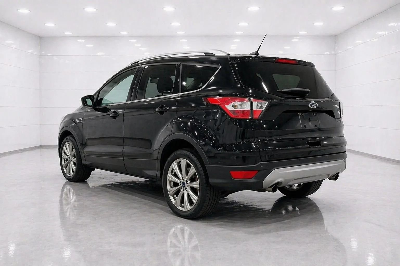 Used 2017 Ford Escape Titanium FWD image 3