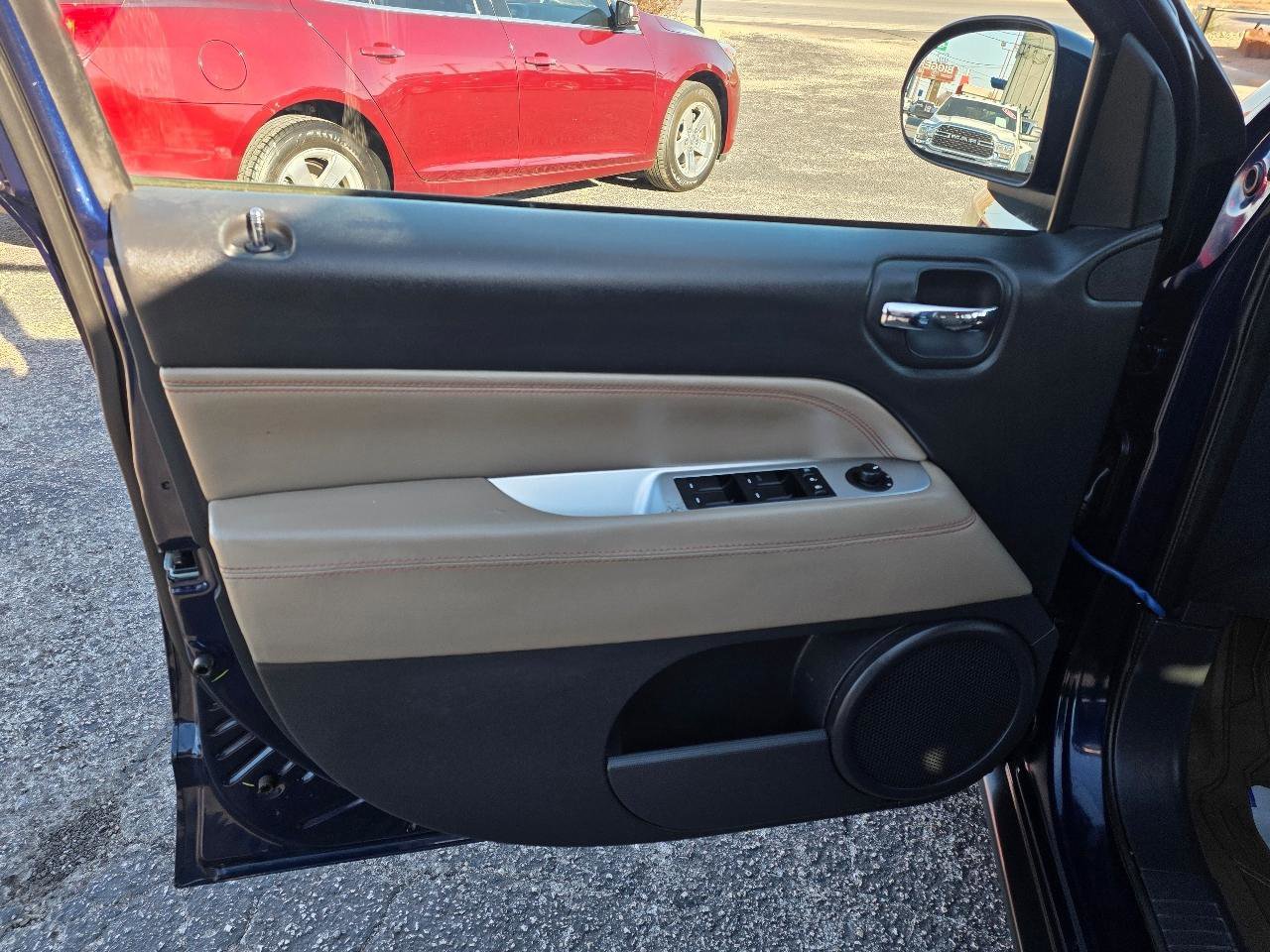 Used 2015 Jeep Compass Latitude image 10