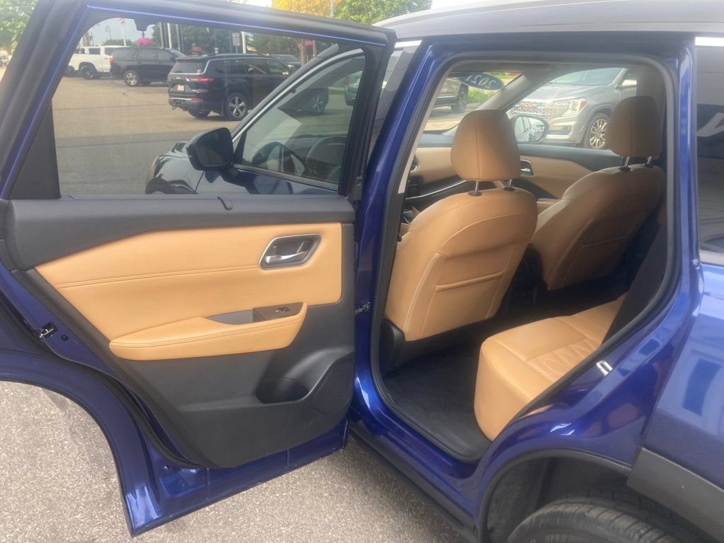 Used 2021 Nissan Rogue Platinum AWD/4WD image 12