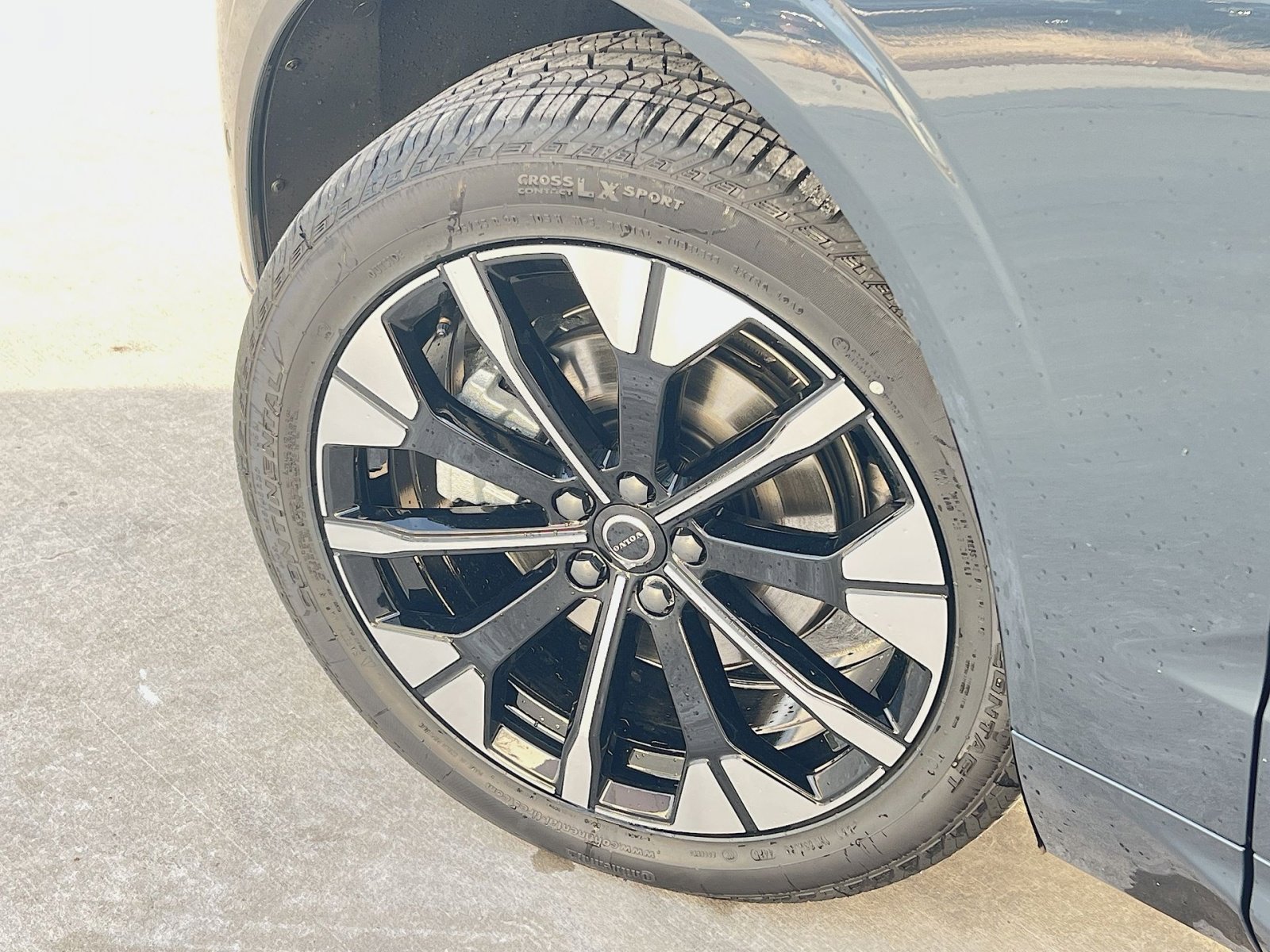 New 2026 Volvo XC60 B5 Plus w/ Protection Package Premier AWD/4WD image 12