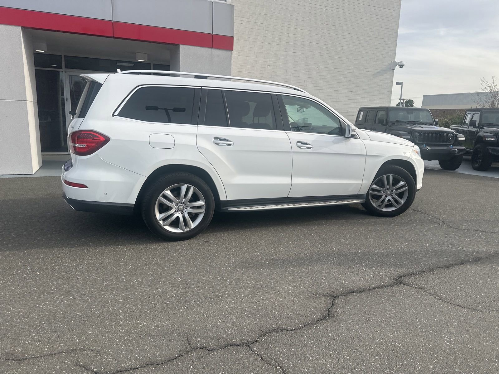 Used 2017 Mercedes-Benz GLS 450 4MATIC image 24