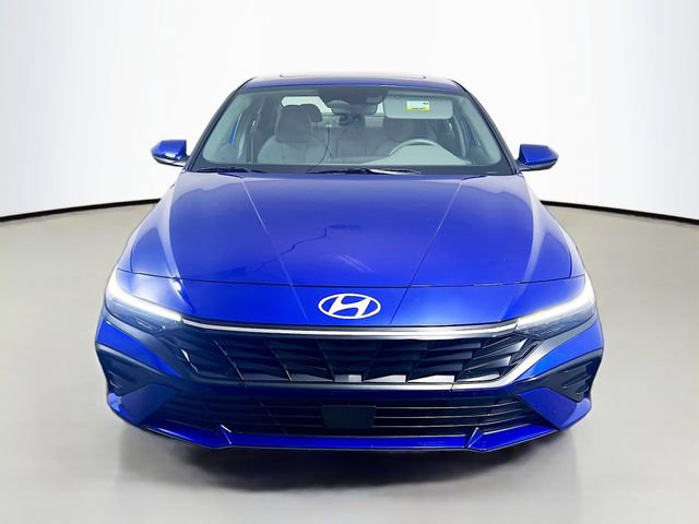 Used 2025 Hyundai Elantra SEL image 2