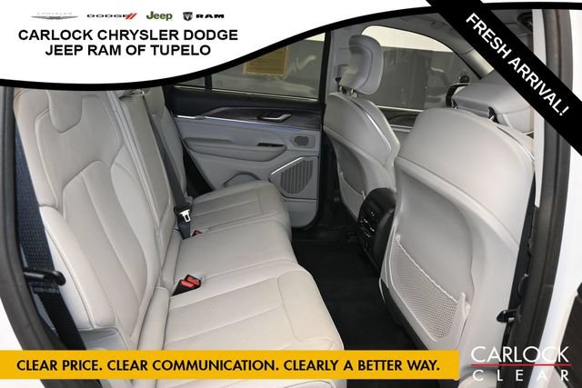 Used 2023 Jeep Grand Cherokee Overland w/ Luxury Tech Group IV AWD/4WD image 33