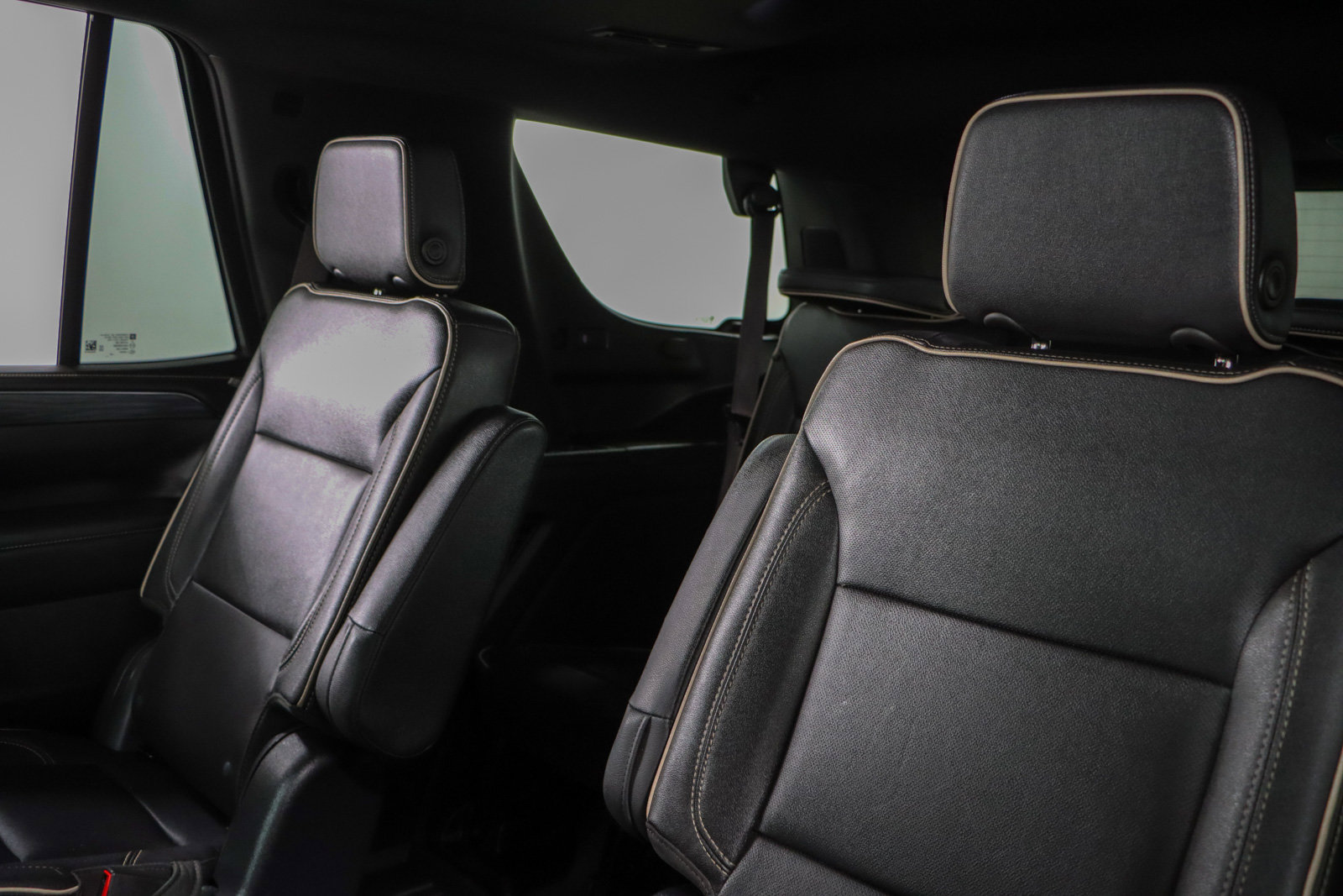 Used 2023 GMC Yukon SLT w/ SLT Luxury Package image 28