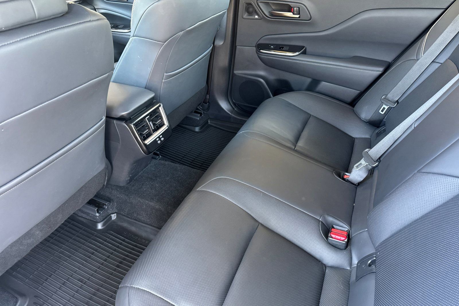 Used 2025 Toyota Crown XLE w/ Carpet Mat Package (TMS) image 13