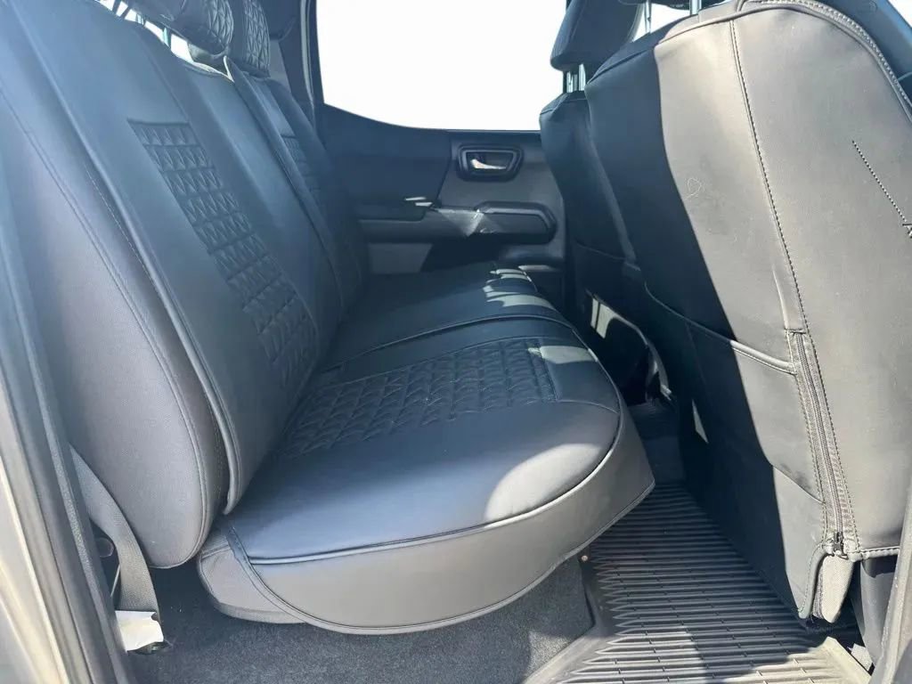 Used 2018 Toyota Tacoma TRD Off-Road w/ Technology Package image 16