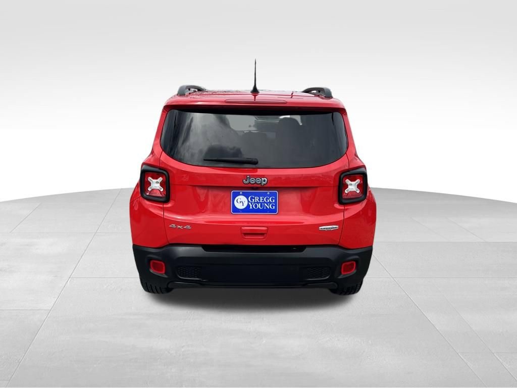 Used 2019 Jeep Renegade Latitude w/ Cold Weather Group AWD/4WD image 5