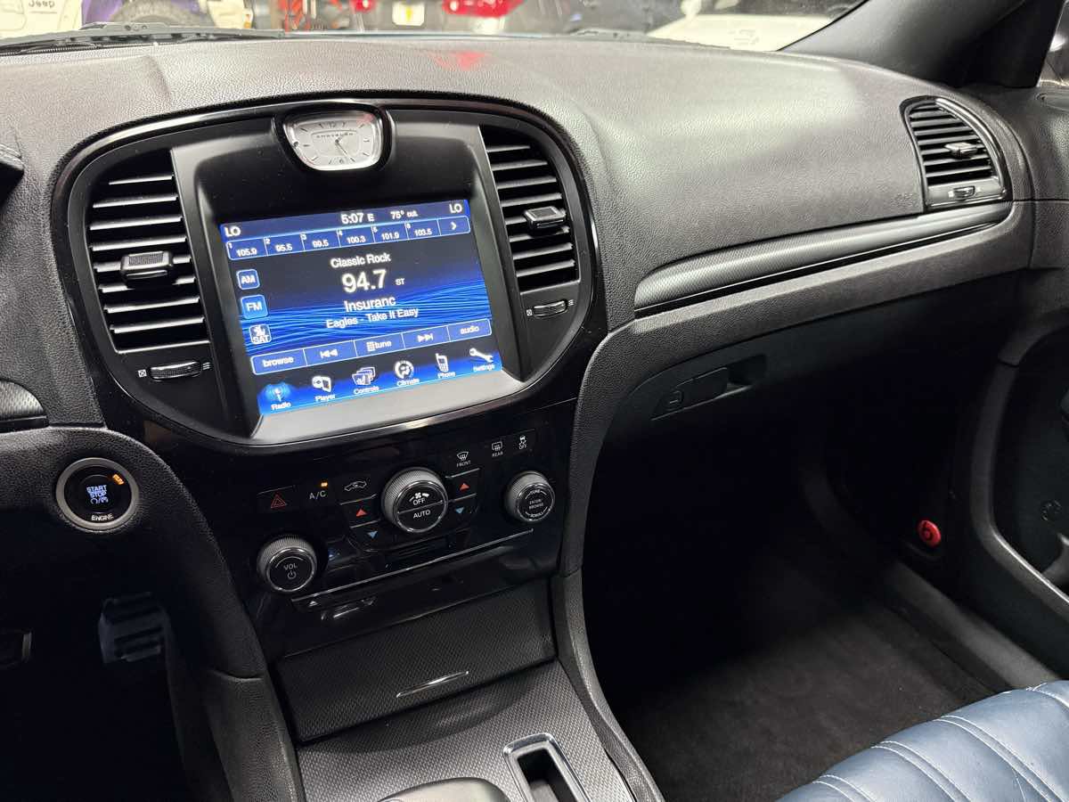 Used 2014 Chrysler 300 S w/ Luxury Group RWD image 15