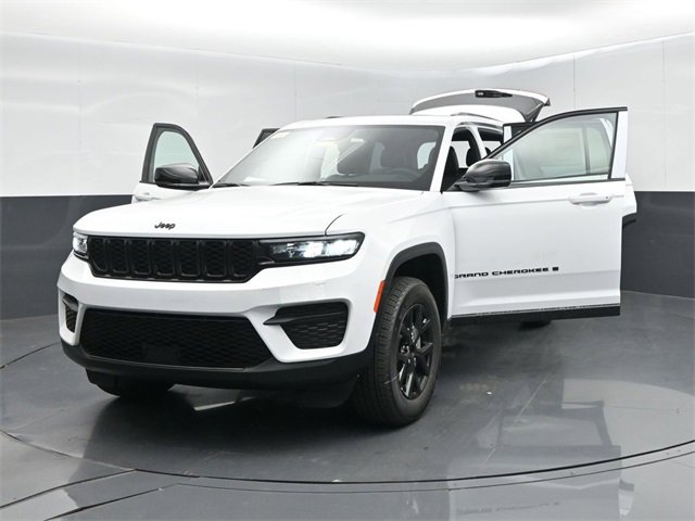 New 2025 Jeep Grand Cherokee Altitude image 56