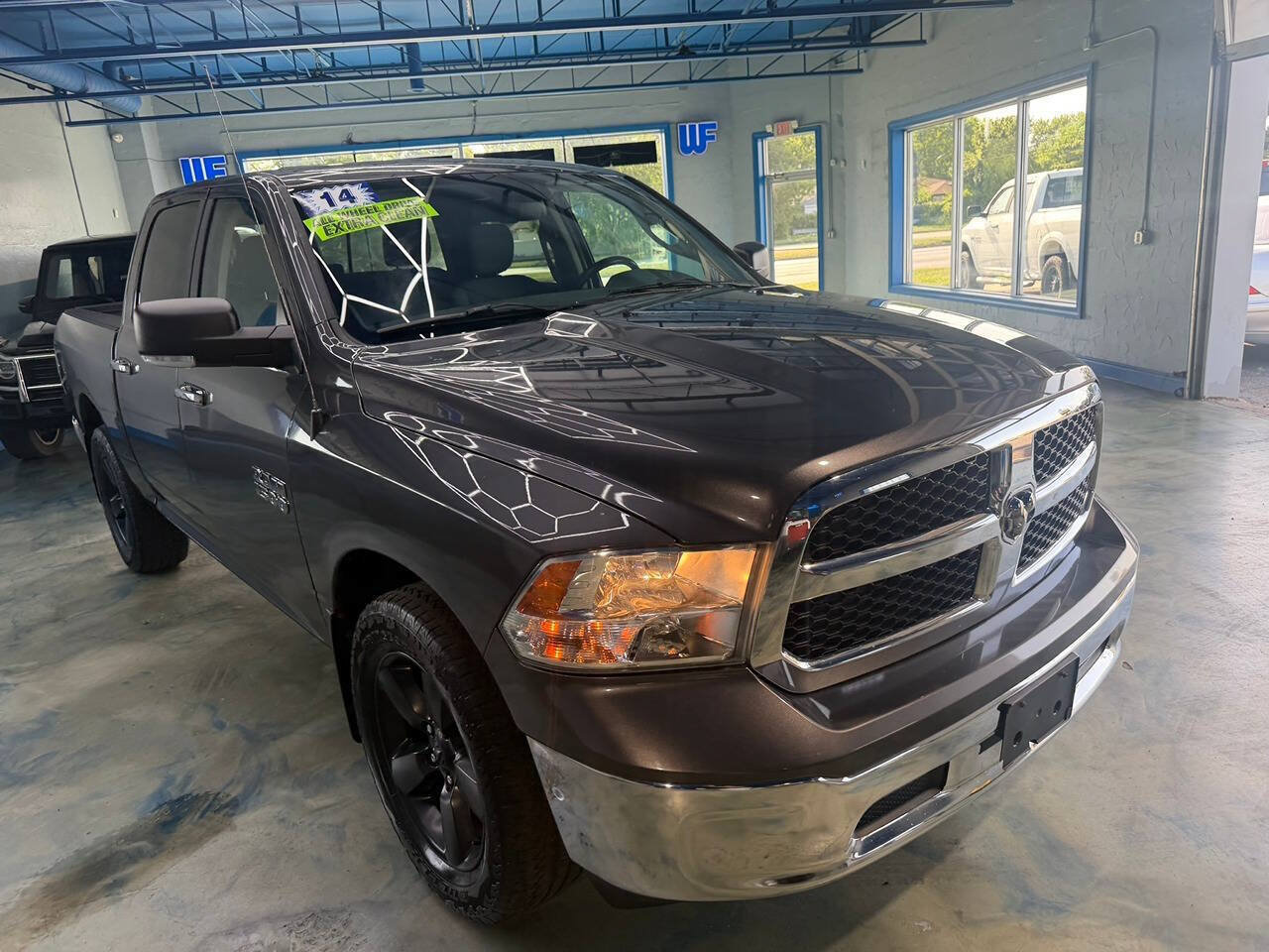 Used 2014 RAM 1500 Classic SLT w/ Luxury Group RWD image 4