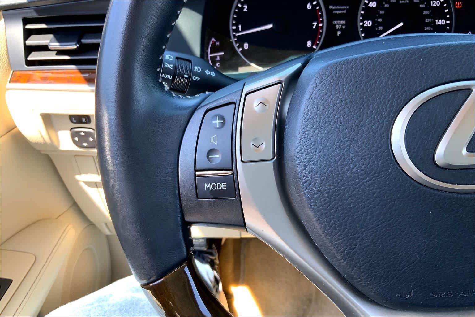 Used 2014 Lexus ES 350 w/ Luxury Package FWD image 24