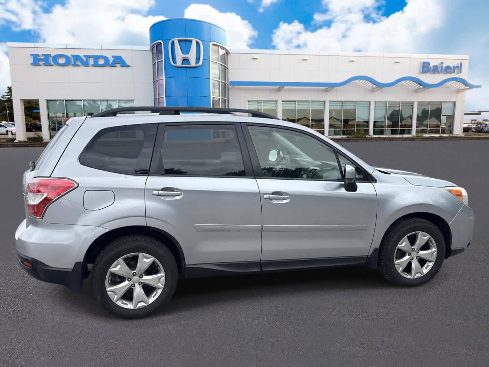 Used 2015 Subaru Forester 2.5i Premium w/ All-Weather Package AWD/4WD image 6