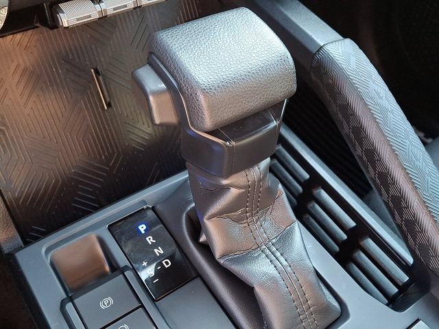 Used 2025 Toyota Tacoma SR5 AWD/4WD image 16