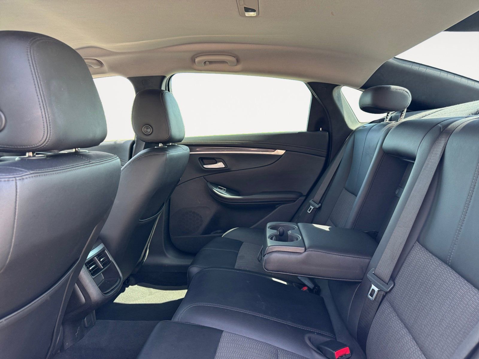 Used 2017 Chevrolet Impala LT FWD image 13