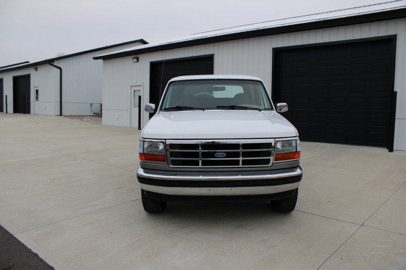 Used 1995 Ford Bronco XLT image 3