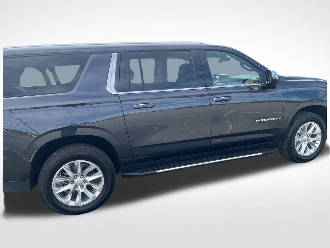 Used 2023 Chevrolet Suburban Premier image 6