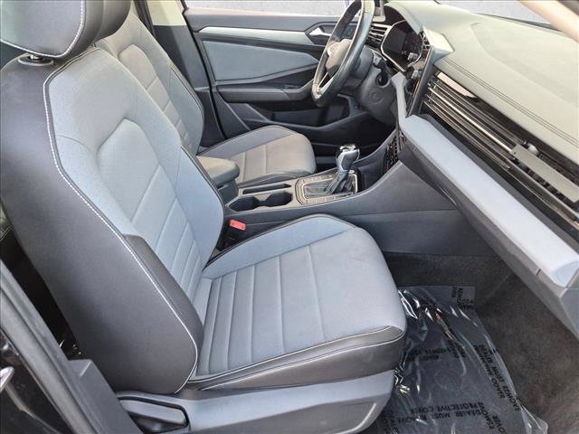 Used 2025 Volkswagen Jetta SE FWD image 26