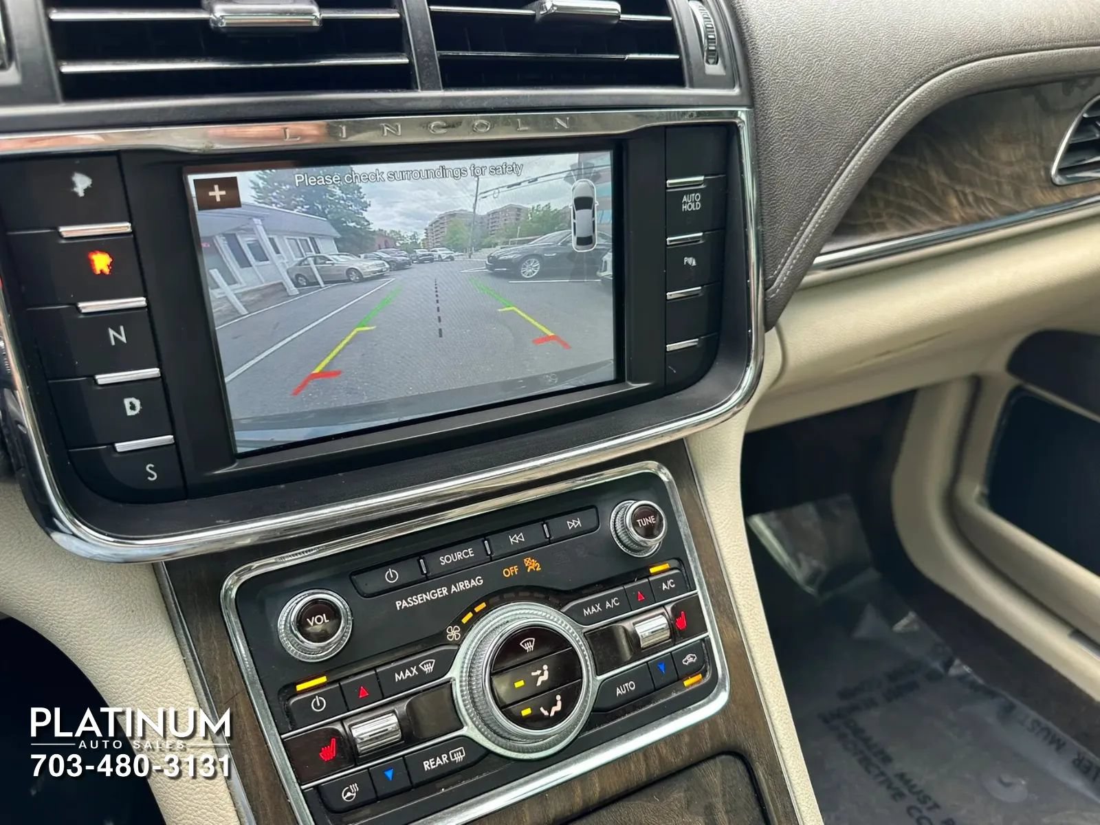 Used 2017 Lincoln Continental Select w/ Climate Package FWD image 10