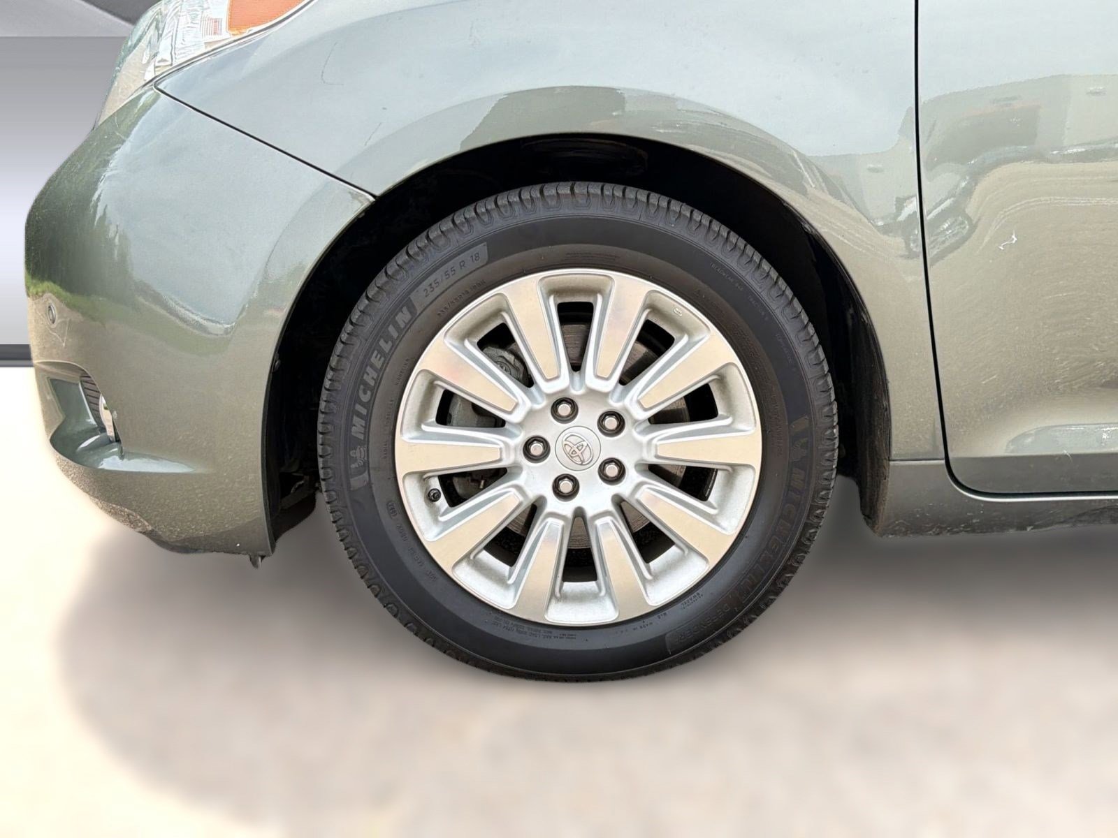 Used 2012 Toyota Sienna Limited w/ Premium Pkg image 11