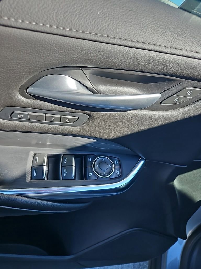 Used 2025 Cadillac XT4 Premium Luxury image 16