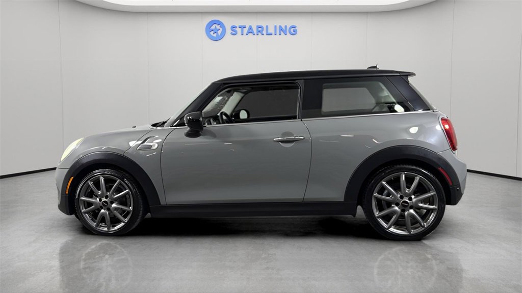 Used 2020 MINI Cooper 2-Door Hardtop image 3