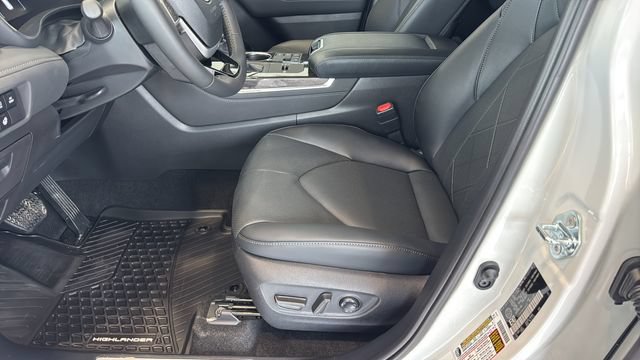 Used 2026 Toyota Highlander Platinum AWD/4WD image 9