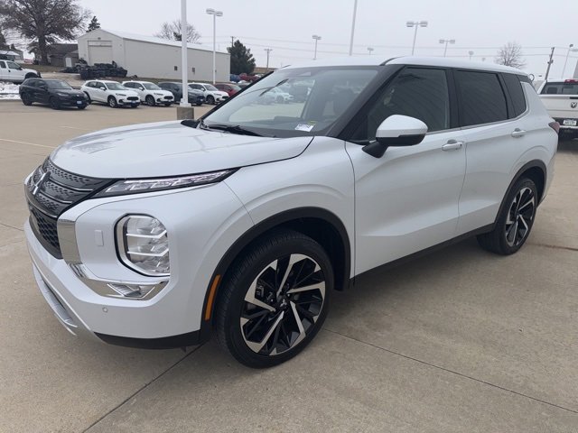 Used 2024 Mitsubishi Outlander SE image 4