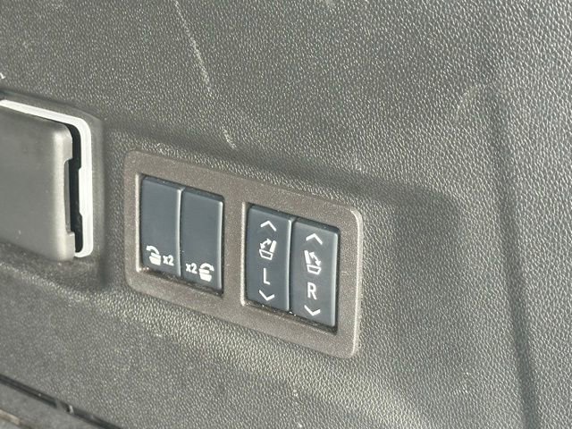 Used 2024 Chevrolet Tahoe Z71 w/ Luxury Package image 22