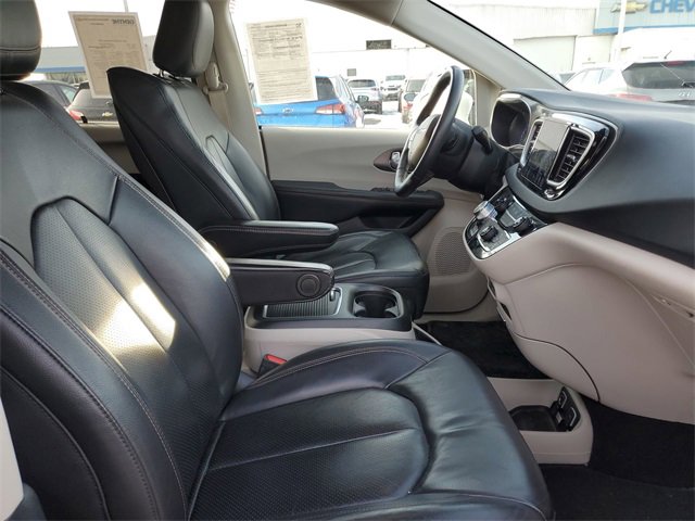 Used 2020 Chrysler Pacifica Touring-L Plus w/ Advanced Safetytec Group image 27