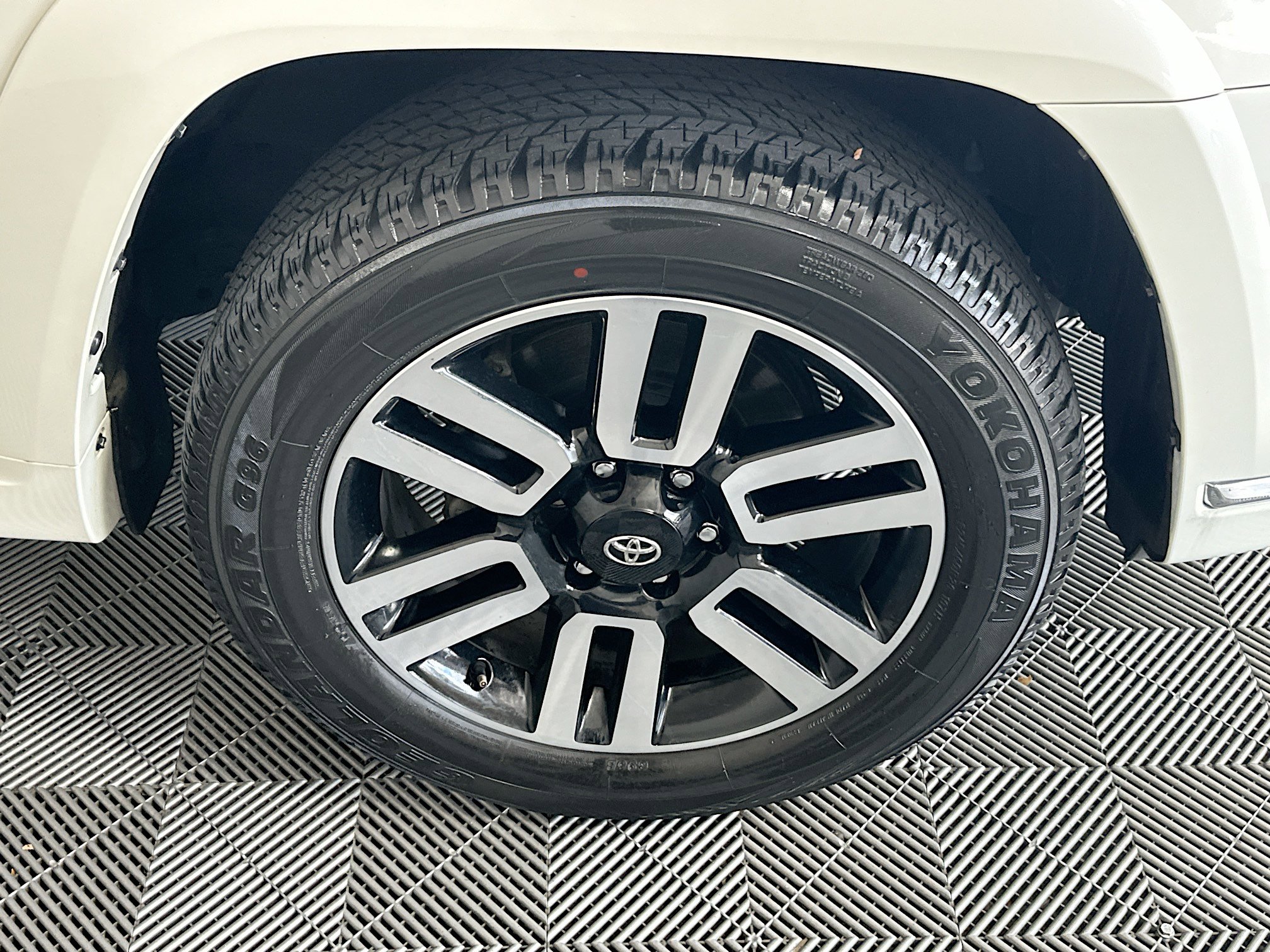Used 2023 Toyota 4Runner Limited AWD/4WD image 11
