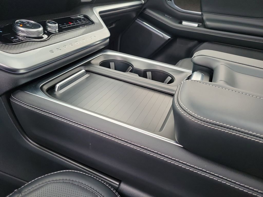 New 2025 Ford Expedition Max Platinum w/ Stealth Performance Package image 29