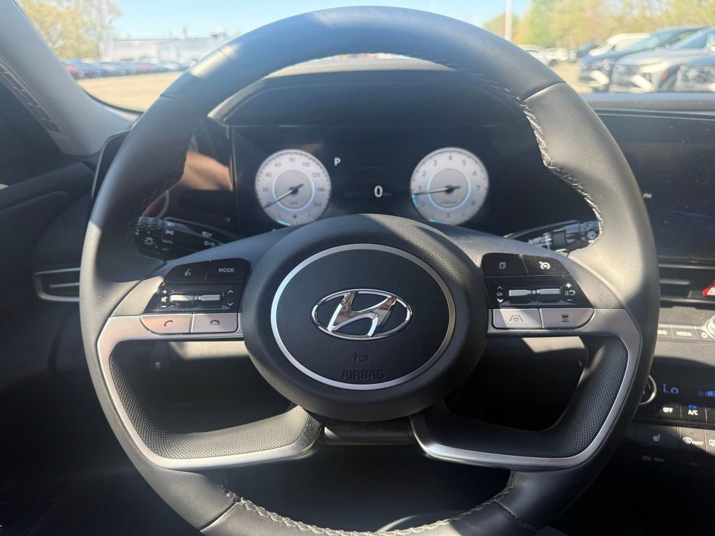Used 2023 Hyundai Elantra SEL w/ Convenience Package FWD image 18
