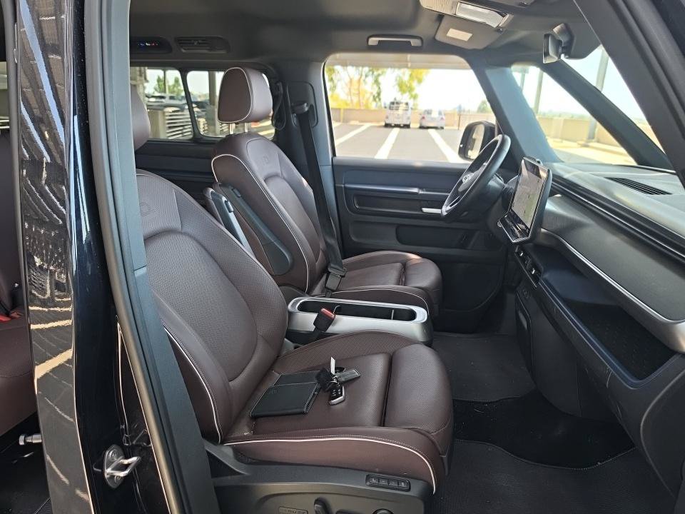 Used 2025 Volkswagen ID. Buzz Pro S Plus RWD image 9
