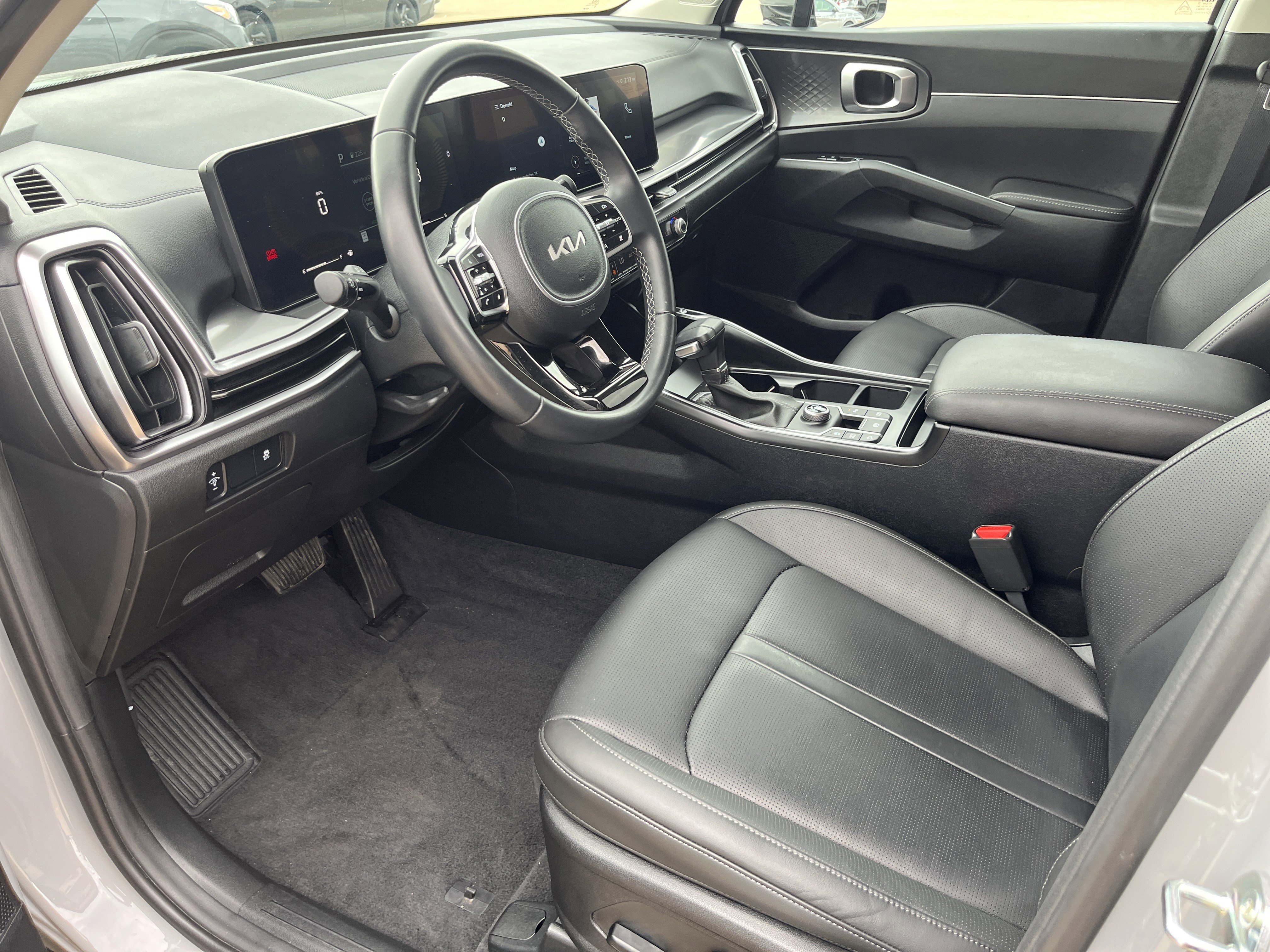 Used 2025 Kia Sorento S FWD image 8