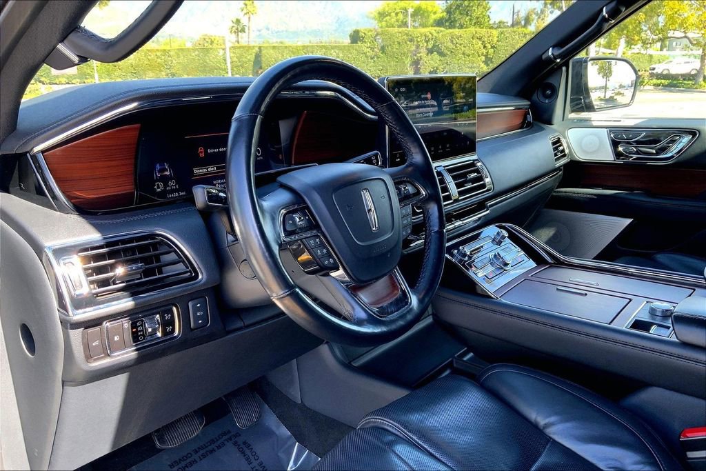 Used 2023 Lincoln Navigator Reserve image 17