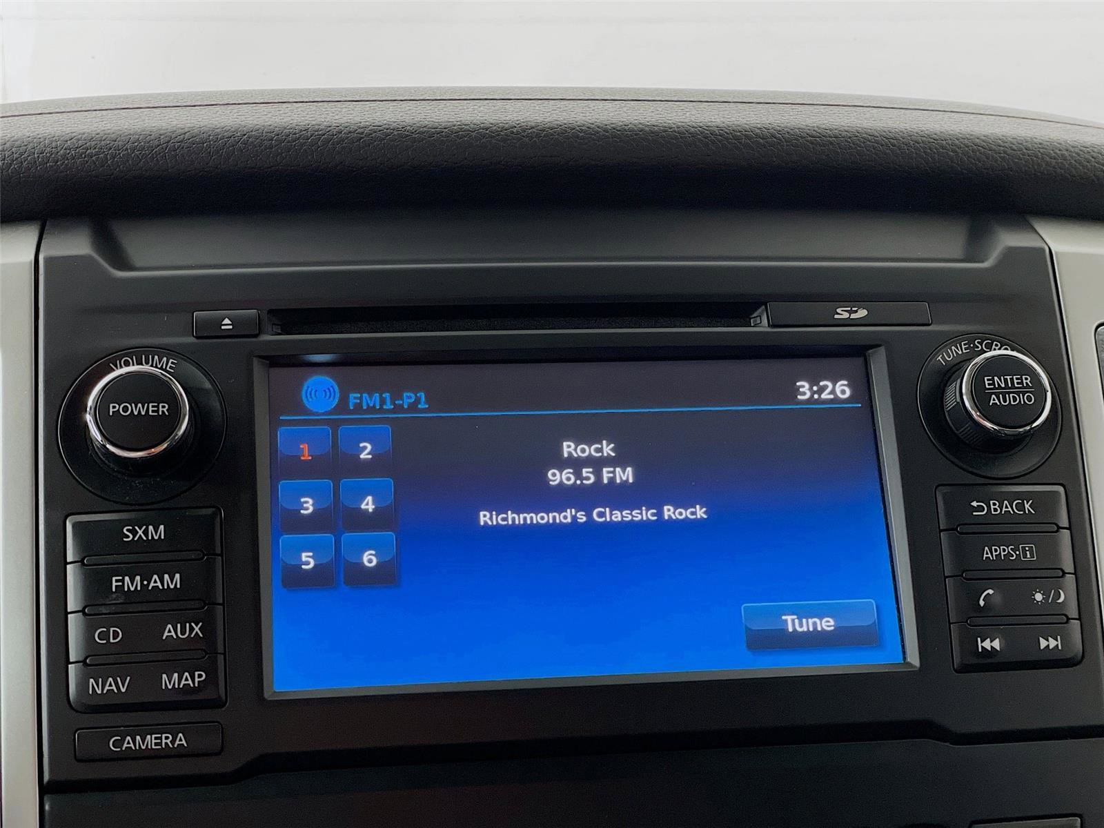 Used 2018 Nissan Titan SV w/ SV Convenience Package image 18