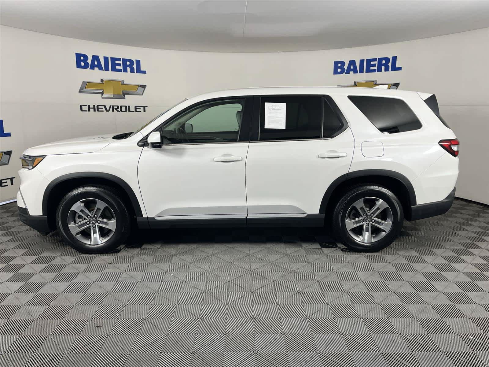 Used 2025 Honda Pilot EX-L image 2