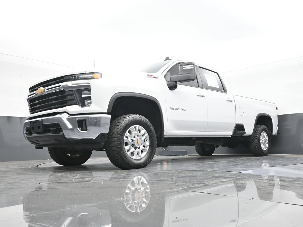 Used 2024 Chevrolet Silverado 2500 LT AWD/4WD image 45