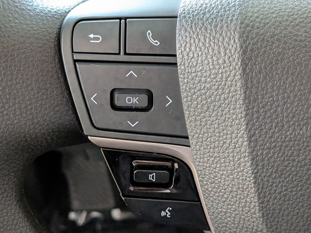 Used 2025 Toyota Camry LE FWD image 25