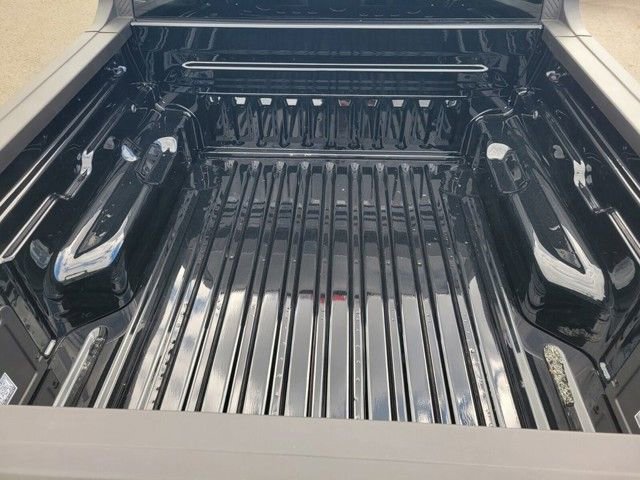 New 2025 Ford Maverick XL image 10