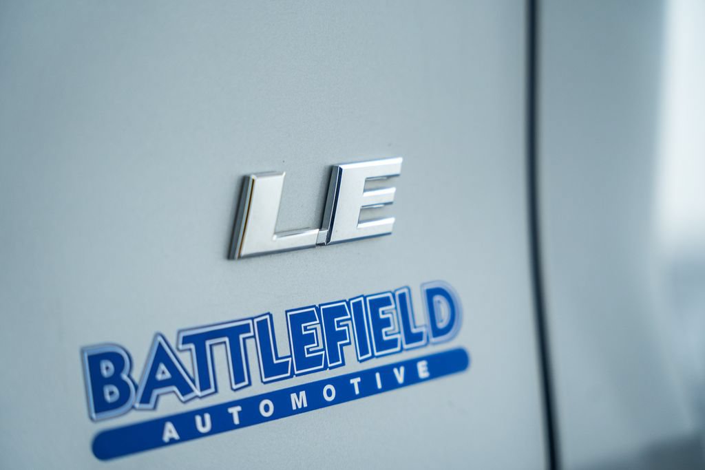 Certified 2025 Toyota RAV4 LE FWD image 9