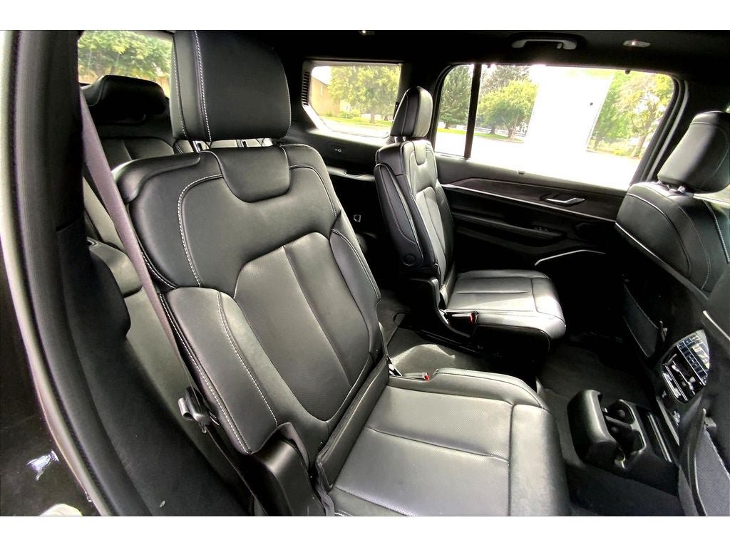 Used 2024 Jeep Grand Cherokee L Limited w/ Luxury Tech Group II AWD/4WD image 28